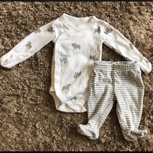 Newborn unisex Carter’s outfit